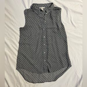 Sleeveless collared blue print top